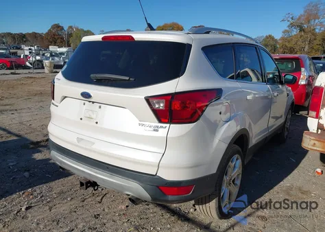 2019 Ford Escape Titanium z USA, uszkodzony, nr VIN 1FMCU9J93KUC49337